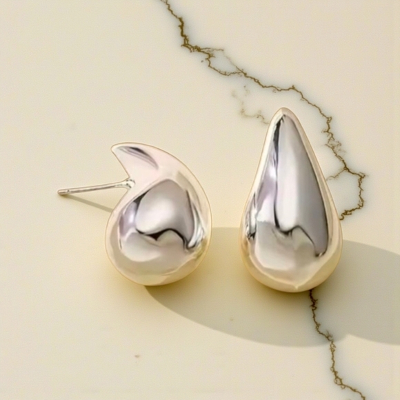 Jewelry - Silver water drop earrings